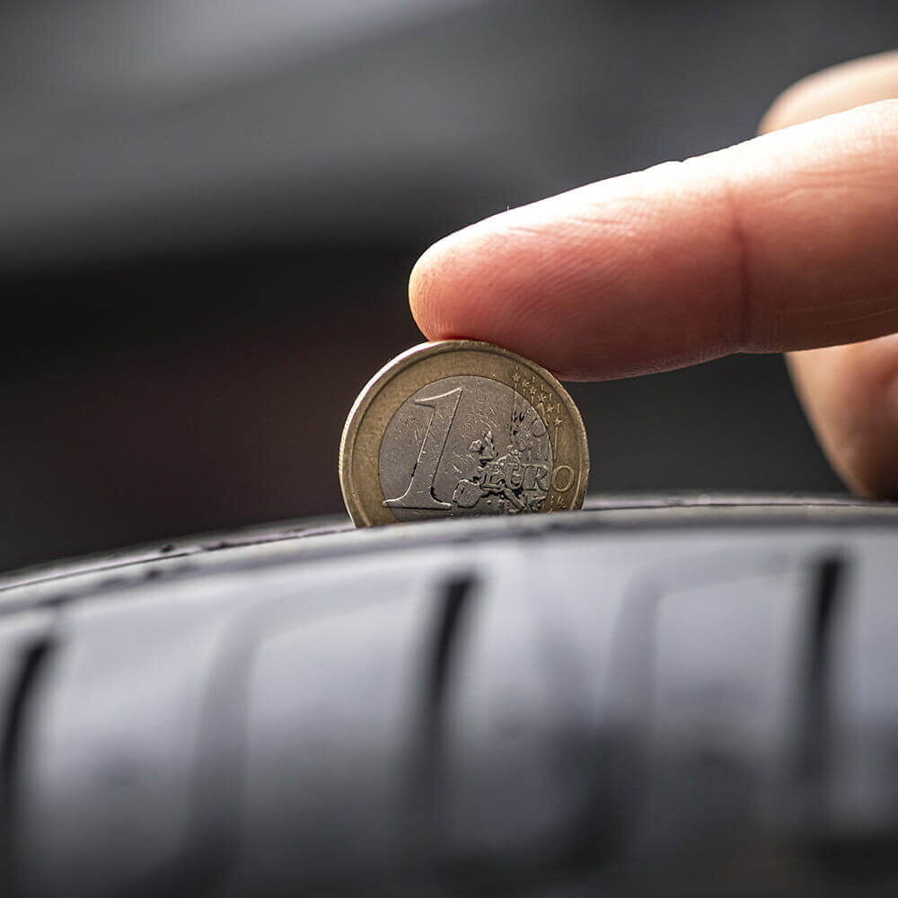 dezén pneumatiky a minca euro